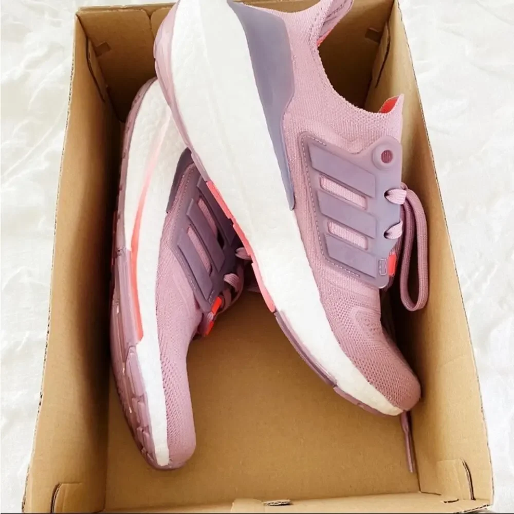 Adidas Ultraboost 22 Sneakers Girls Size 4 New